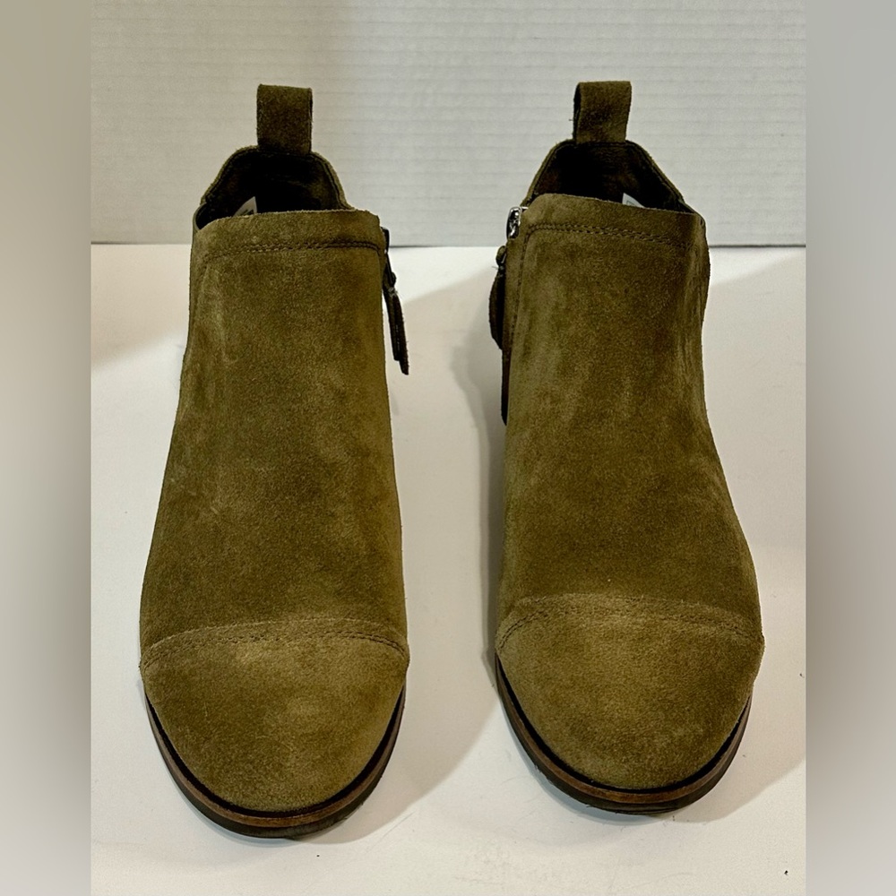 TOMS Reese Bootie Suede‎ Olive Green EUC Size W9